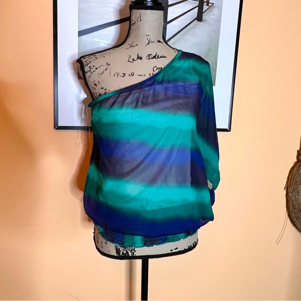 🍁Studio Y one shouldered top
